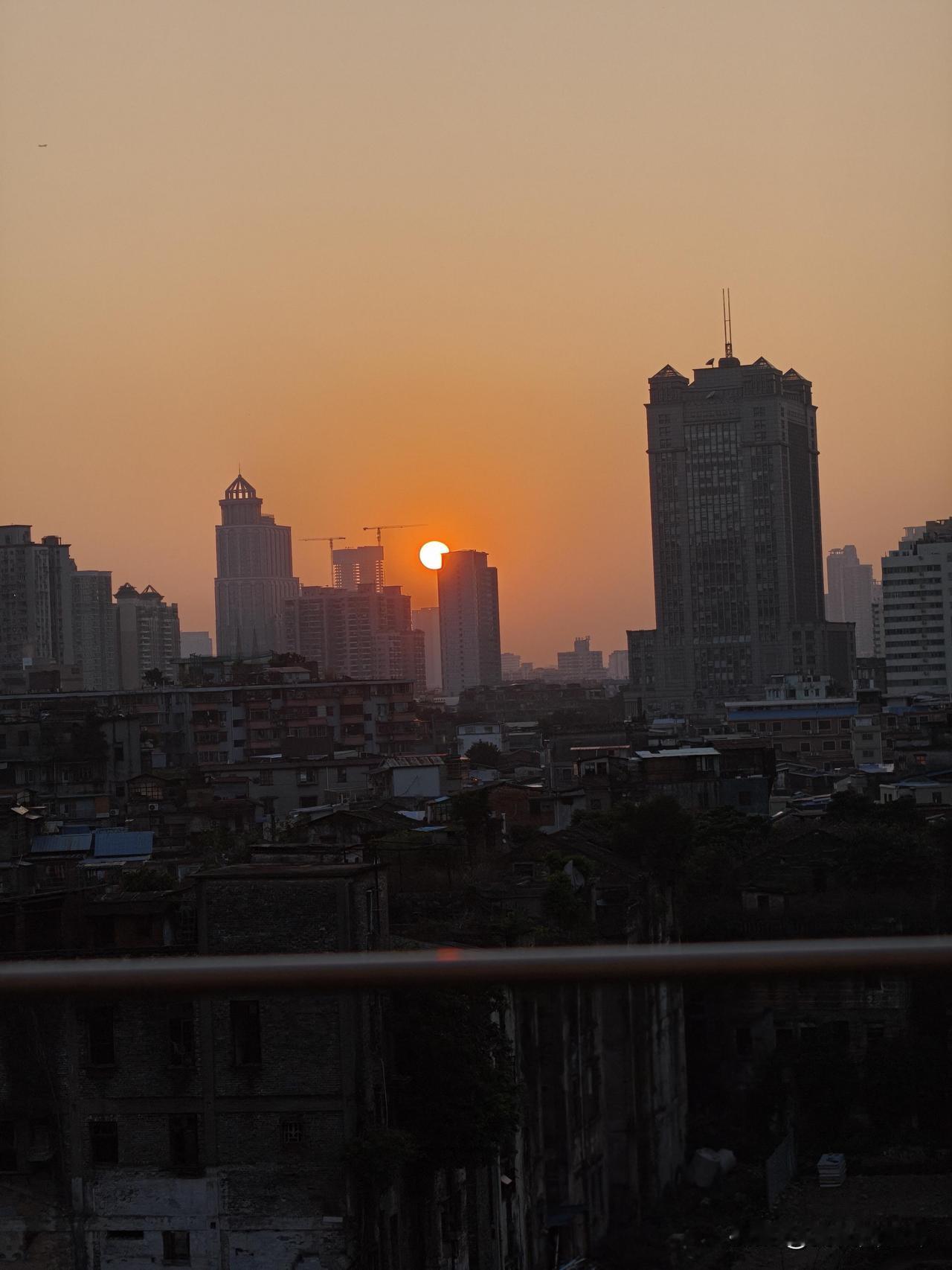 26岁少女的心事
我不知道我今天的感觉怎么描述
	
第一次体会到这种感觉是毕业的