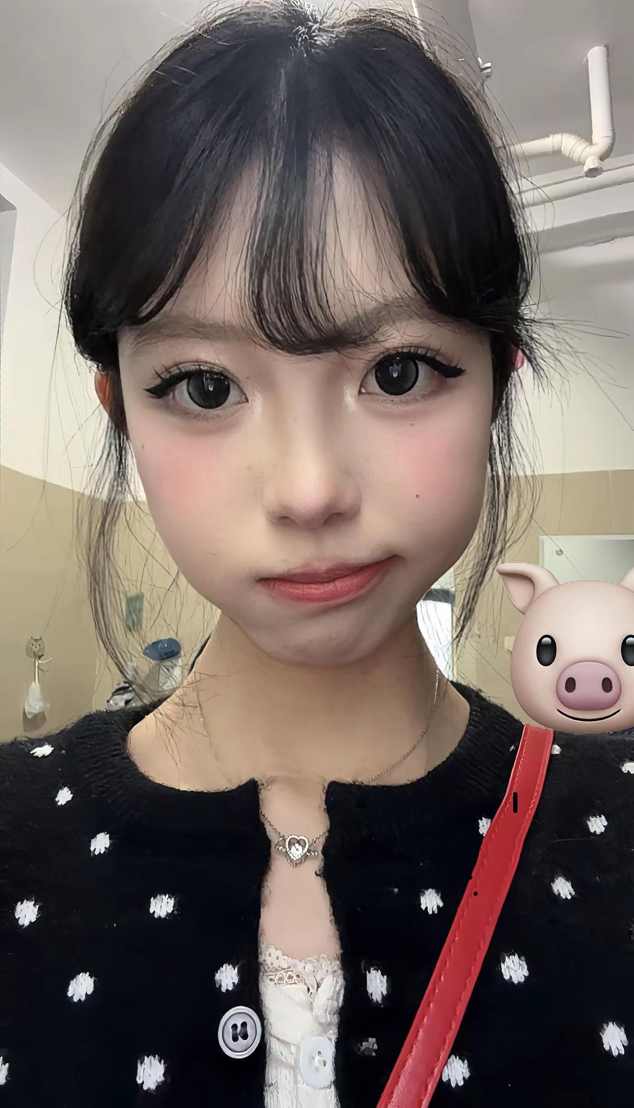 我等下发张自拍然后吐槽自己最近变丑了 你们就在底下评论:没有啊还是很萌的之类的，