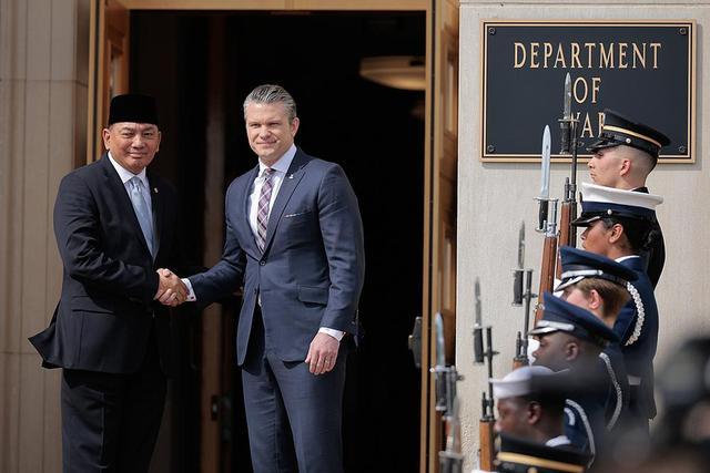 近日由印度媒体曝光出了美国和印度尼西亚签署的防务协议，包含了美国军用飞机进入印度