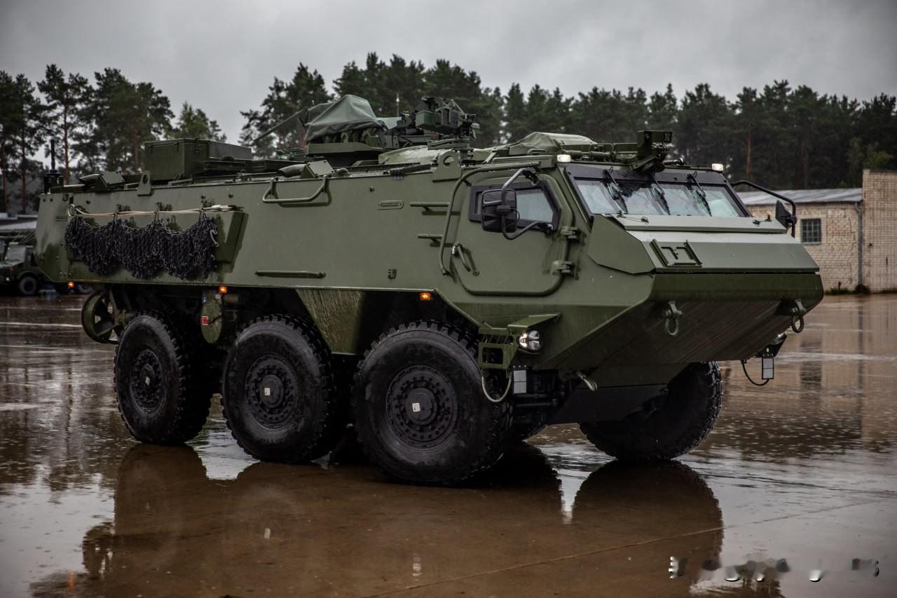 🇱🇻🇺🇦拉脱维亚向乌克兰交付Patria 6x6轮式装甲运兵车

202