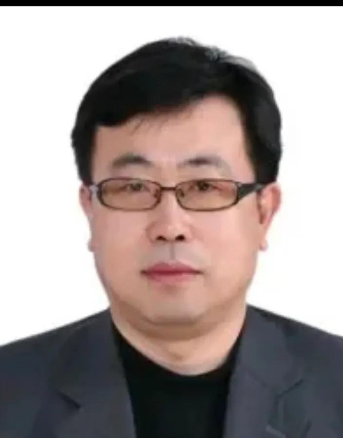 免职文件刚凉透，通报就来了。芜湖重点处原副主任陈明，上个月刚被免去副主任职务，今