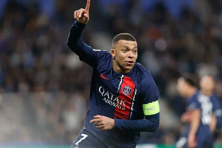 把身价1.8亿欧的姆巴佩放在替补席，直到73分钟才换上场，也只有大巴黎才做得出来