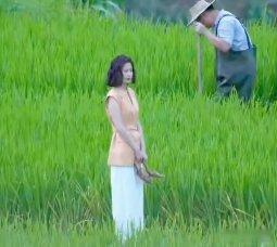 颖儿我那时髦的二姑颖儿新剧《小芳出嫁》田野时髦的二姑造型路透！颖儿姐姐这是要逆生