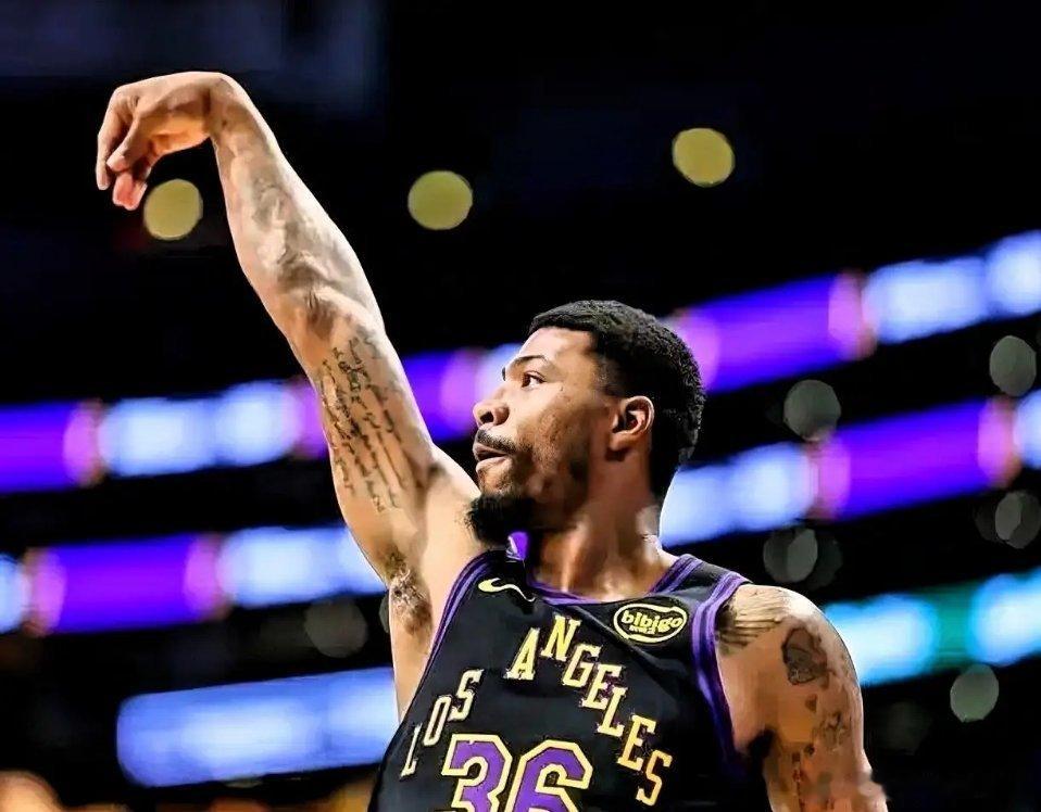 火箭盯上斯玛特，湖人icon管理层慌了！据The Athletic记者Dan W
