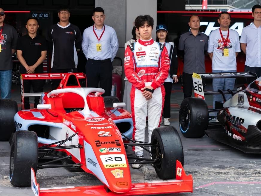 陈誉齐是中国香港车手，效力冠军赛车学院，是本赛季F4公认的头号强者，长期霸占车手