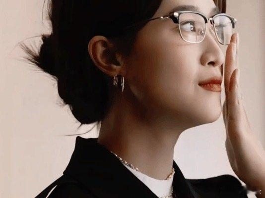 蓝盈莹这世间女子本就千娇百媚 这世间女子本就多样蓝盈莹就是独特的存在 ​​​
