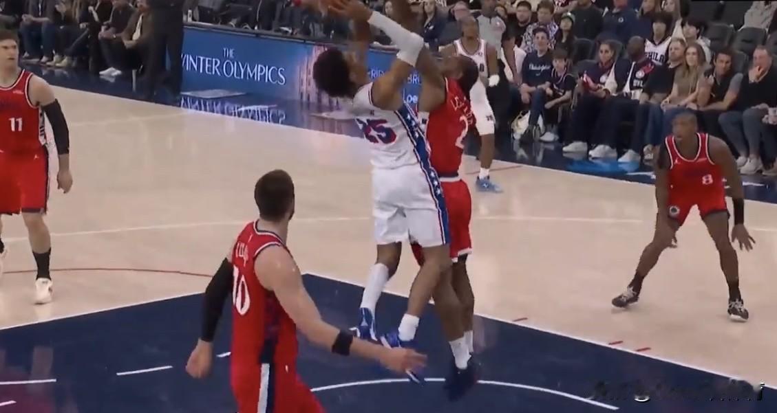 打不过，真打不过！快船天崩开局，76人打了一波18-2！
哈登不打，小卡手感不佳