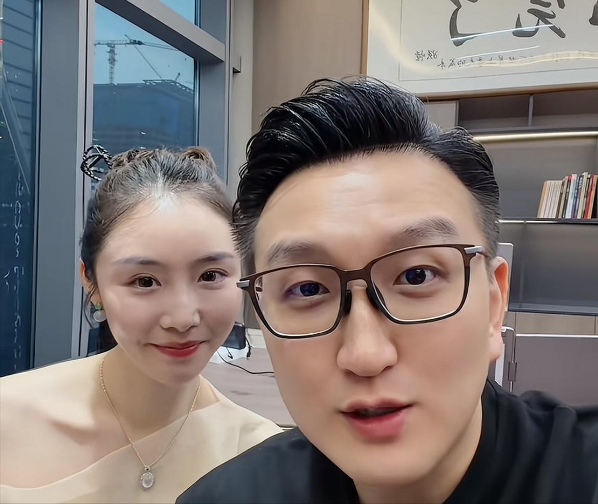 唯一治得了“妖怪”的人出现了，他就是《非你莫属》的李晨。
这段时间，妖怪联合陈露