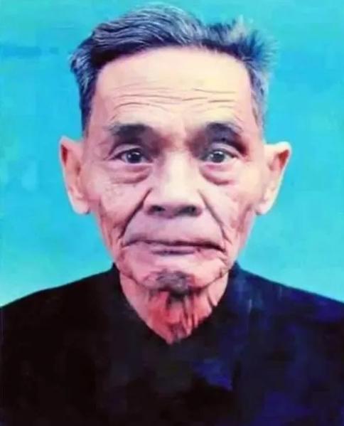 1988年，在台湾潜伏42年的地下党利用假身份回到大陆，到家后他才知道，当年新婚