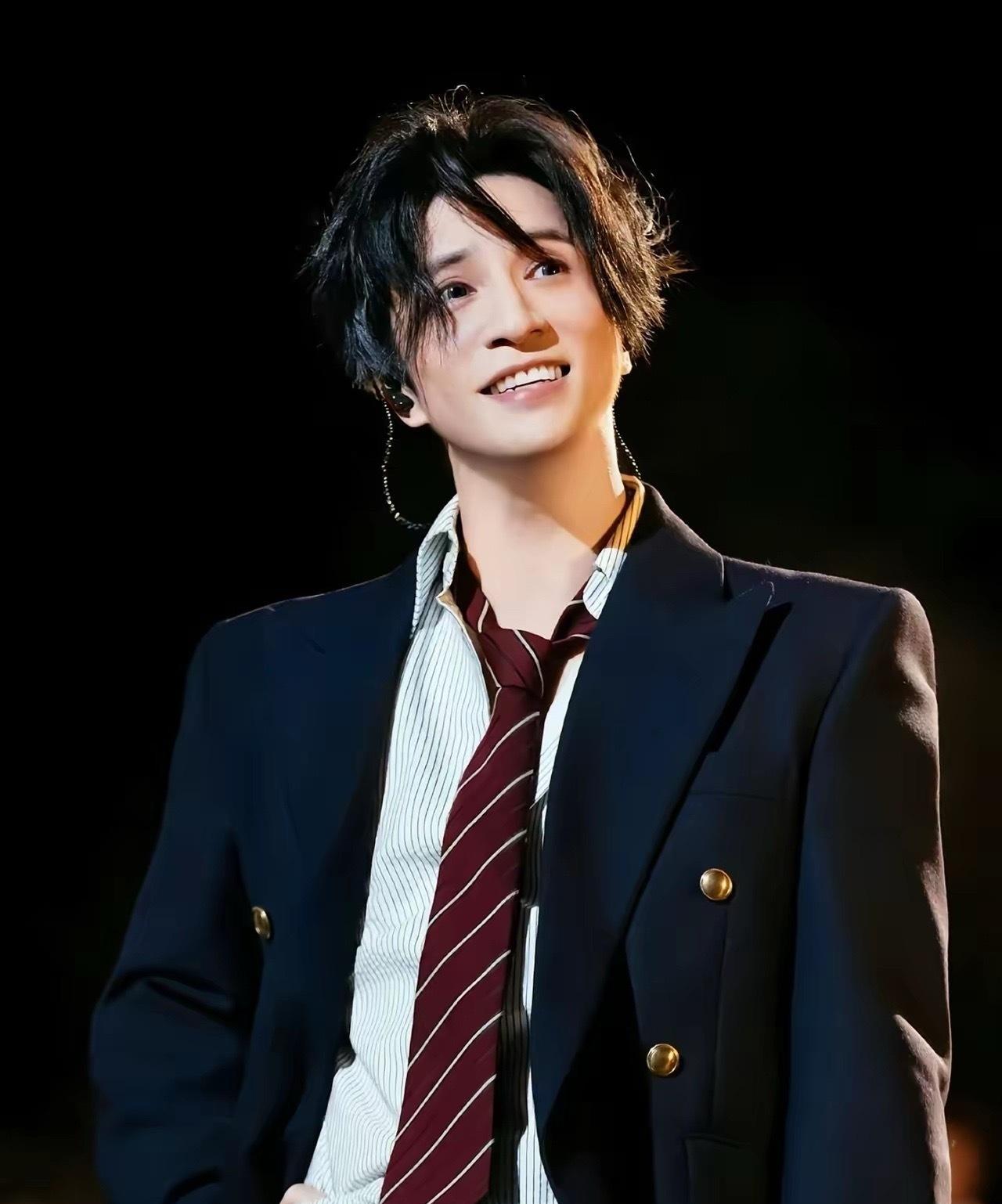 谢娜公开喊话薛之谦，要他给张杰道歉。
七年前那场误会，今天终于炸了。
当年《吐槽