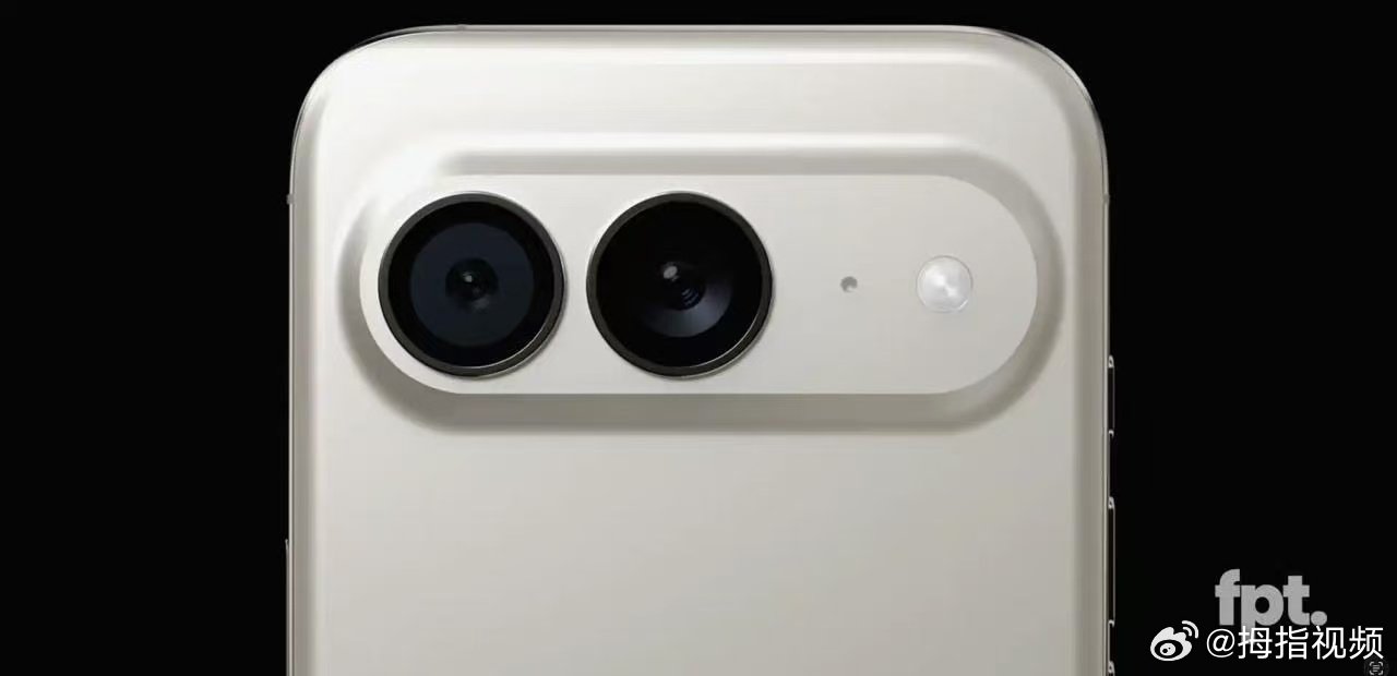 【iPhone20原型机曝光】5月25日消息，有博主晒出号称是20周年iPhon