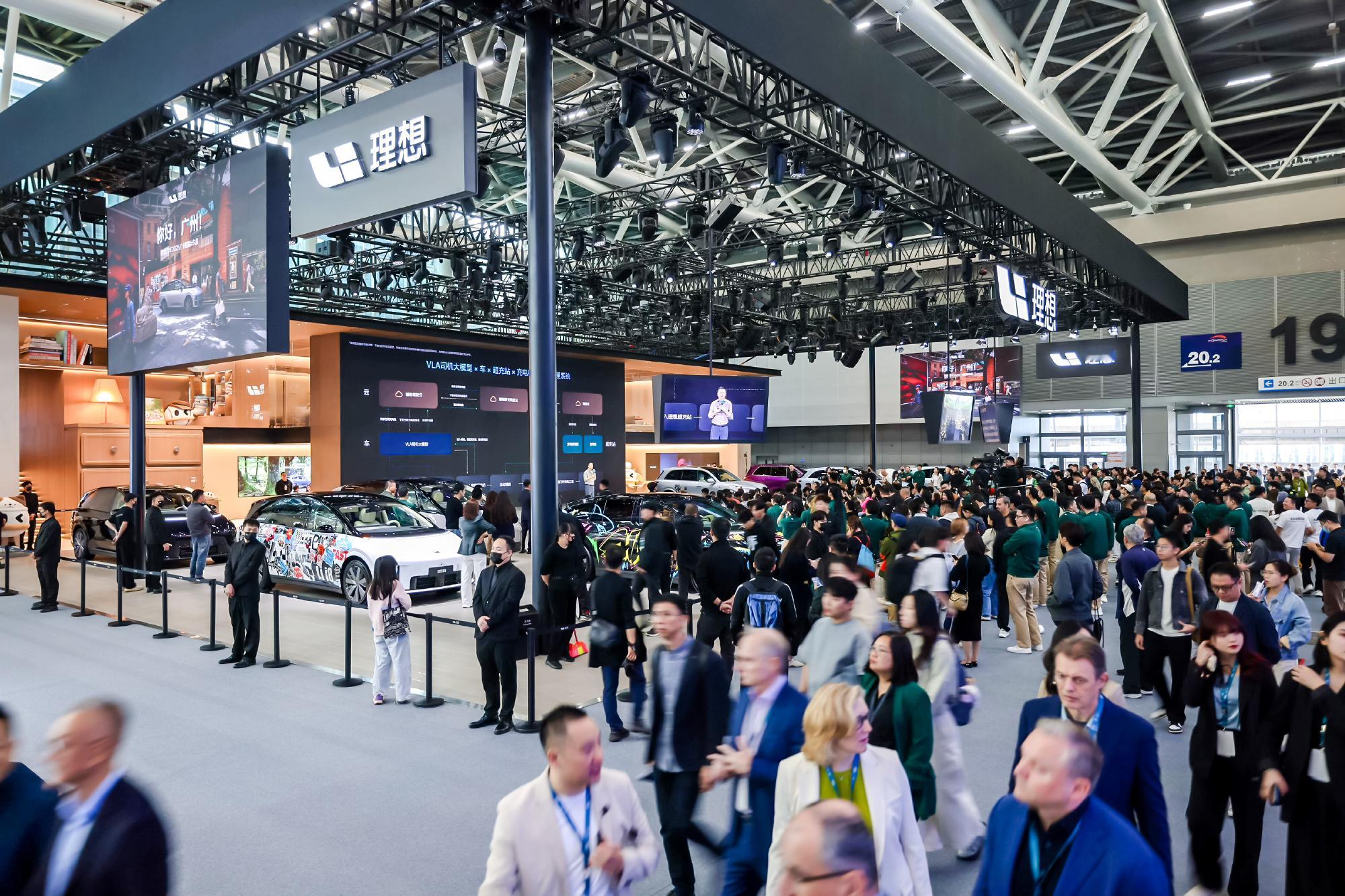 2025广州车展理想汽车展台肯定是不容错过的，这次全系车型都在现场，虽然我已经是