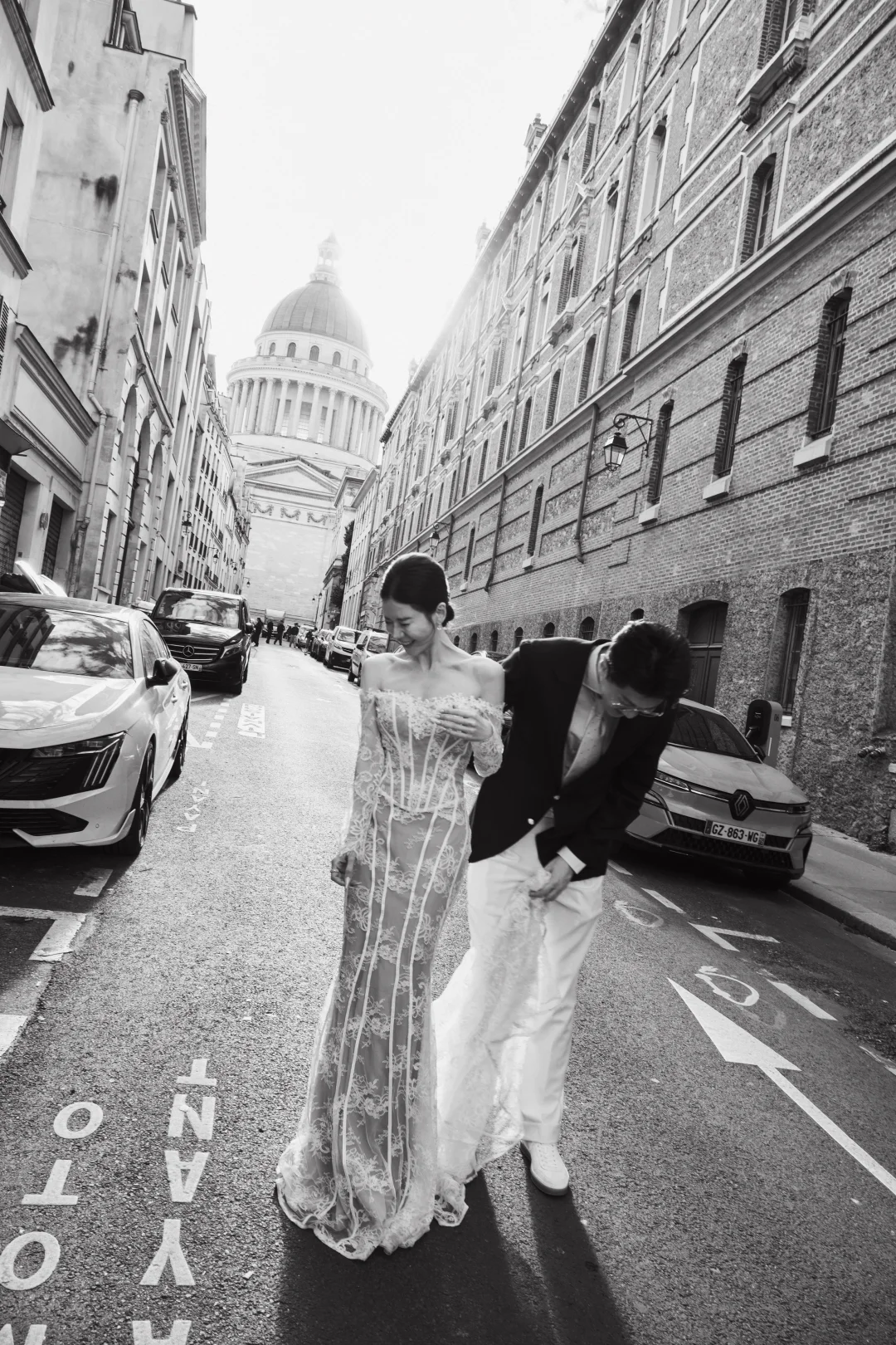 巴黎婚纱| 他们笑得好开心啊～