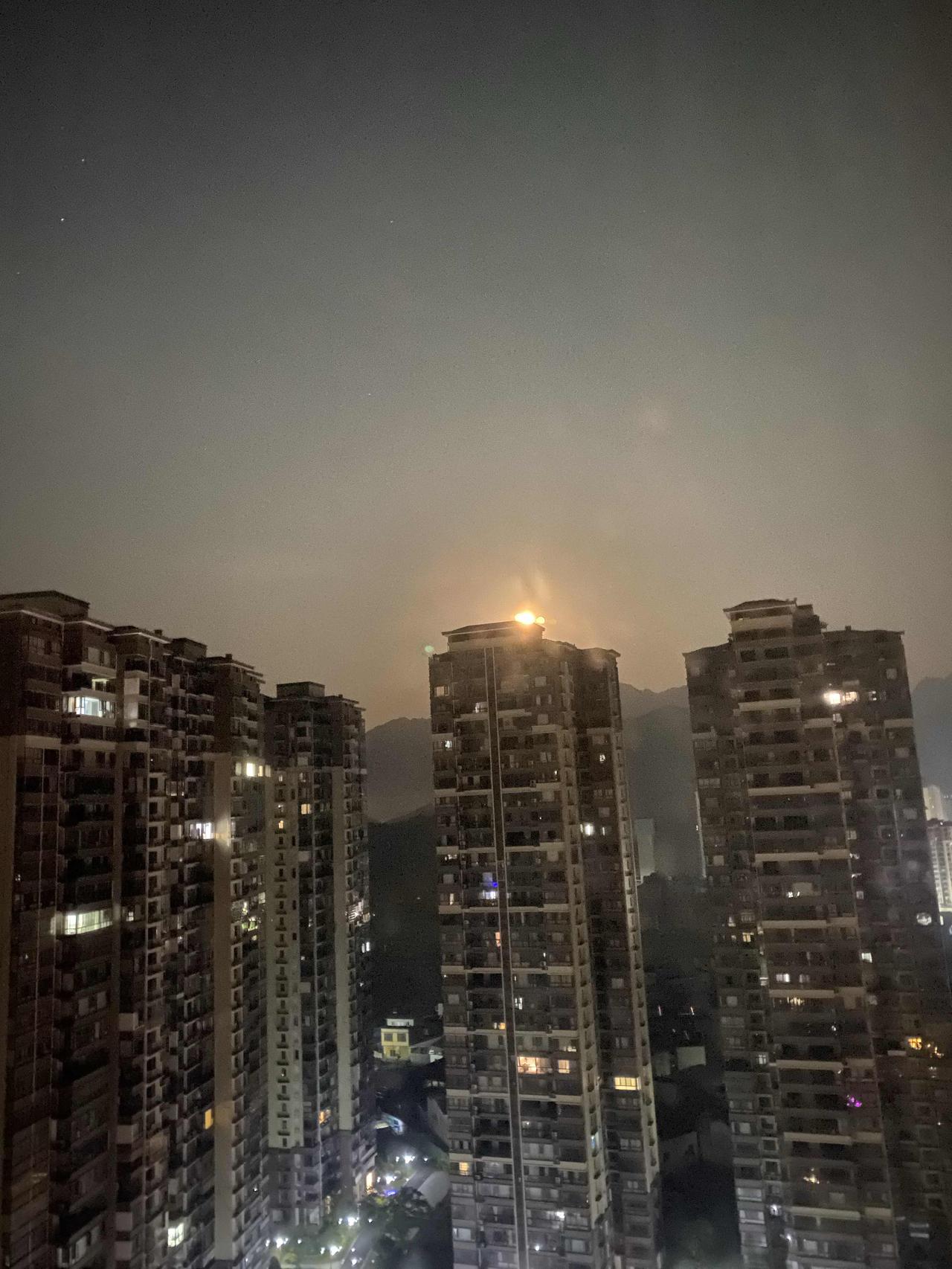 你认为人幸福不幸福取决于什么幸福不是拥有多少，而是计较得少、知足得多，心里无事、