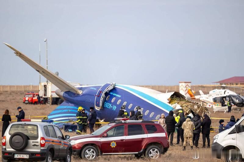 【普京终于承认！阿塞拜疆客机遭俄防空导弹误击坠毁致38人死亡】为修复与邻国关系，