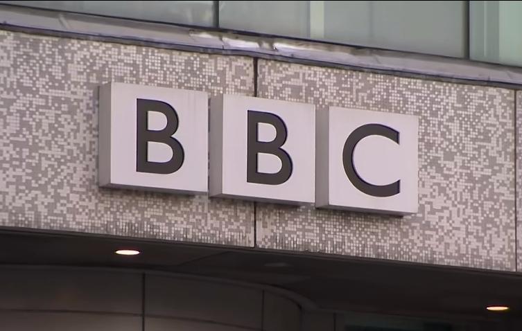 10亿美元索赔！
BBC高管辞职还不算，特朗普已经要求对其名誉损失，索赔10亿美