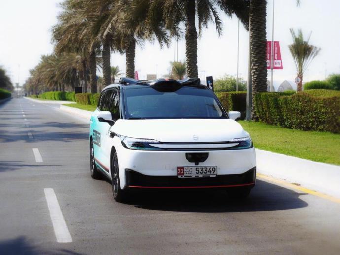 萝卜快跑海外无人驾驶开启运营 1月17日消息，百度旗下自动驾驶出行平台萝卜快跑与