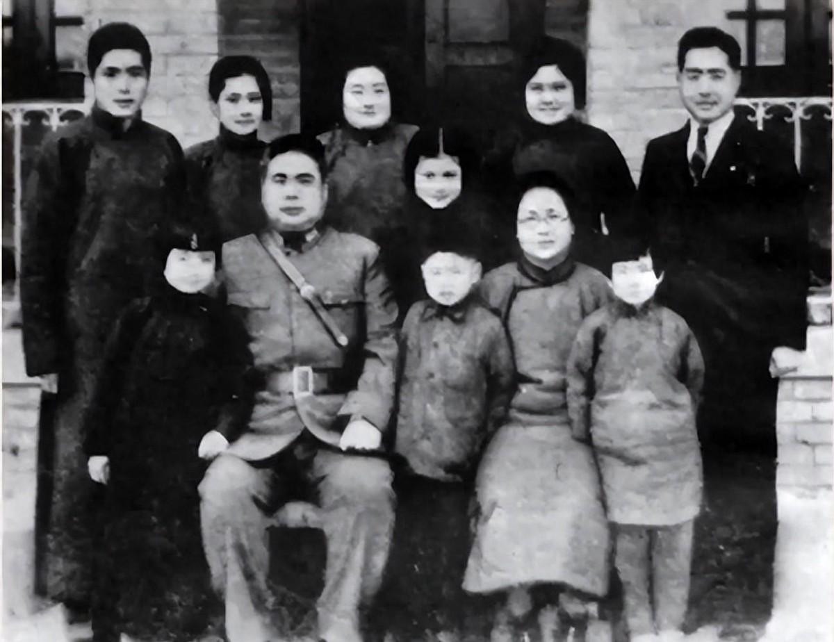蒋经国秘恋冯弗能，俄罗斯妻子晚年凄凉可怜，情人最后离奇暴毙究竟为何？
1926年