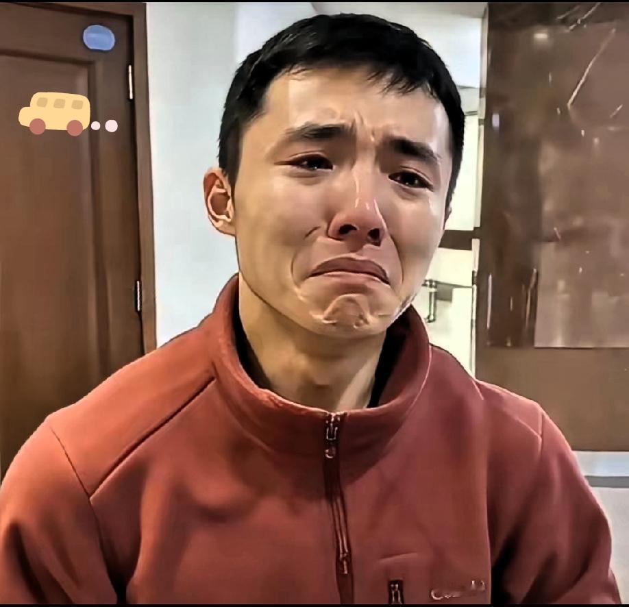 陈宇昕哭着求情，让大家放过他父母，说父母清清白白。

“可网友也不是吃素的，顺藤