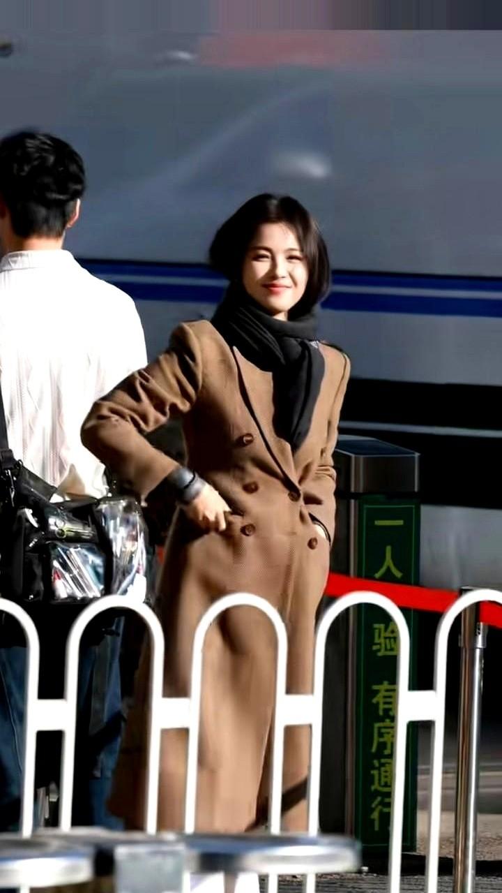 年轻时get不到刘涛的颜，现在快50了反而被夸“妈咪感”封神了。

以前真不算出