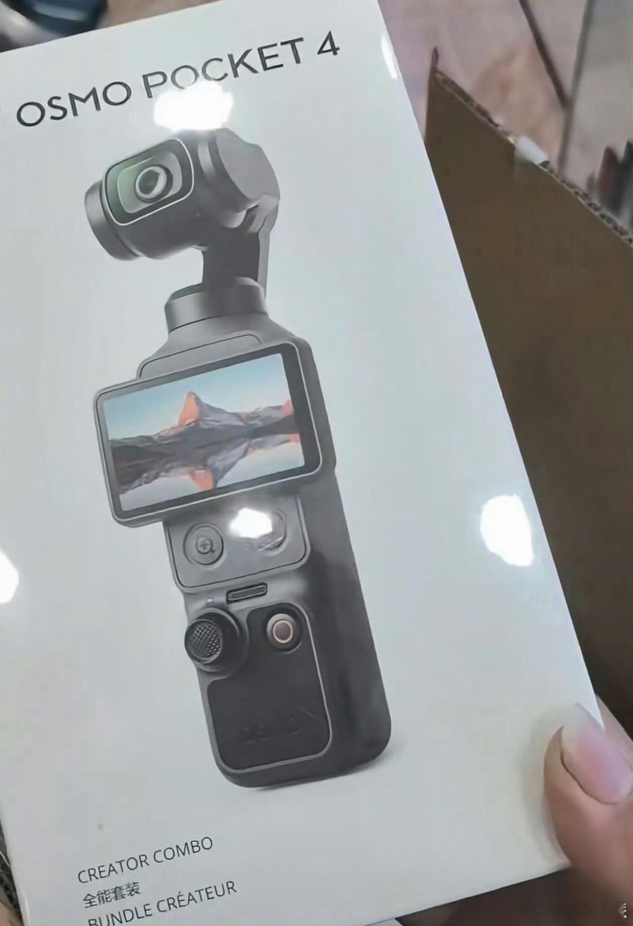 听说大疆Pocket4线下盲定就已经爆单了，而且这还只是标准版，后续还有两个镜头