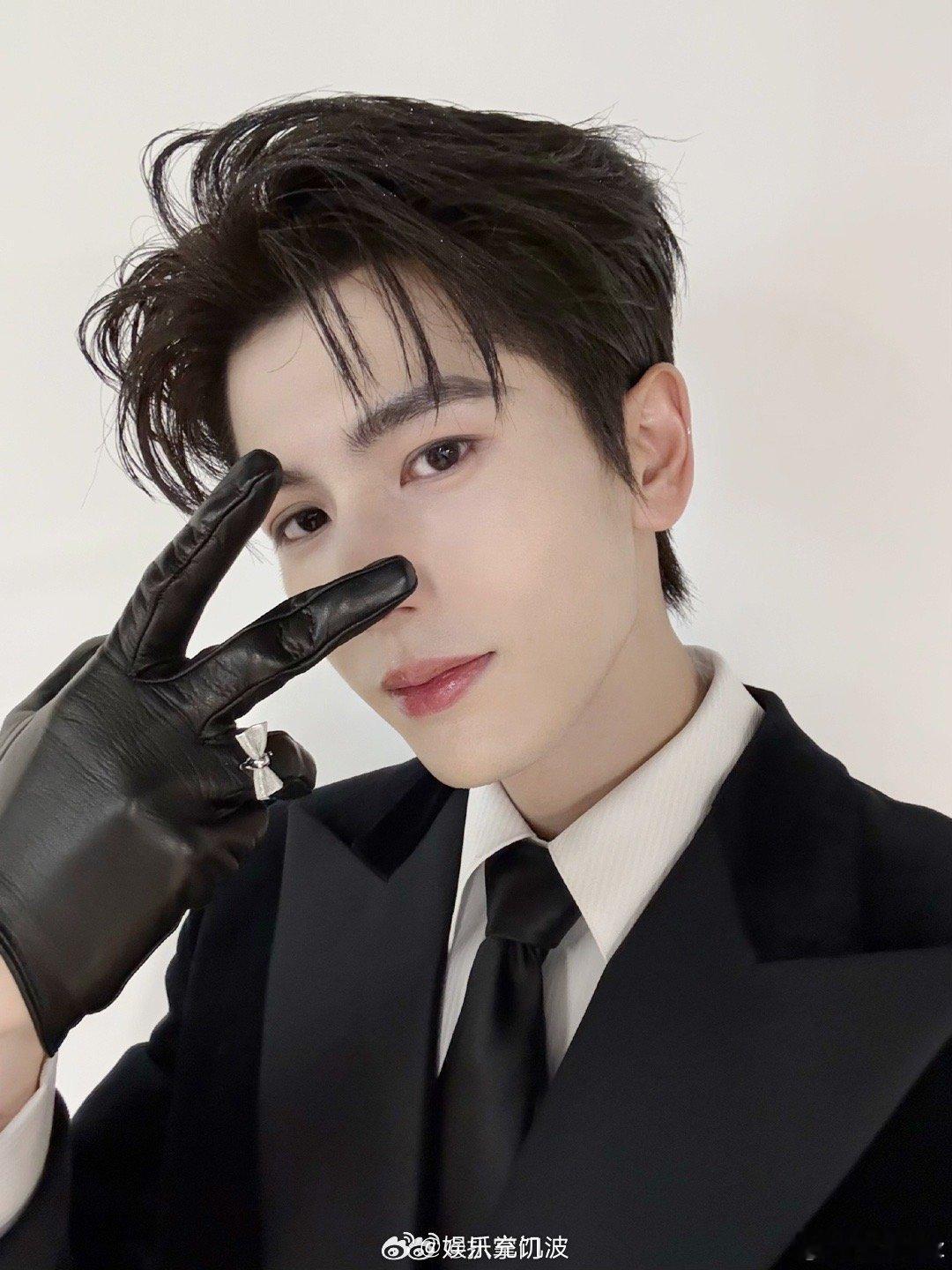 hi6邀请张凌赫常驻网传张凌赫hi6常驻否认了跑男常驻，又来hi6常驻邀约，张凌