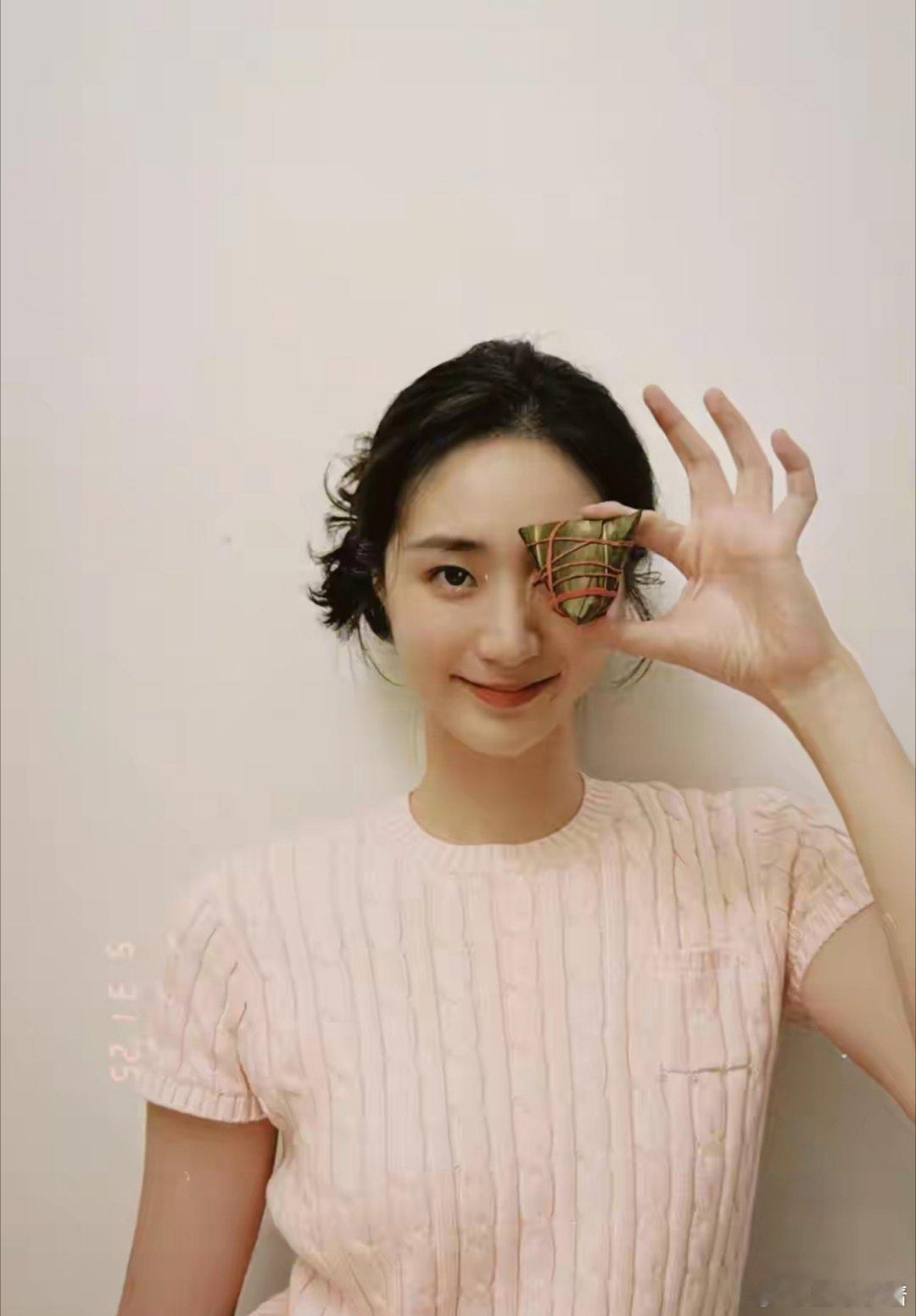 奥运冠军王柳懿王芊懿看广东赛龙舟，姐妹俩颜值实力双双在线！ ​​​