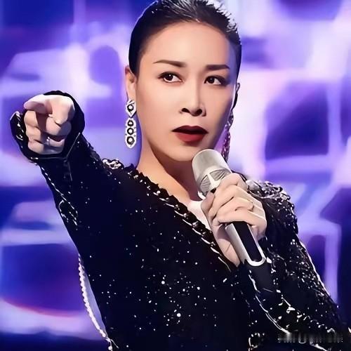 到底是什么年龄段的人去看那英的演唱会？
   昨天上午去五棵松万达广场，南门一条