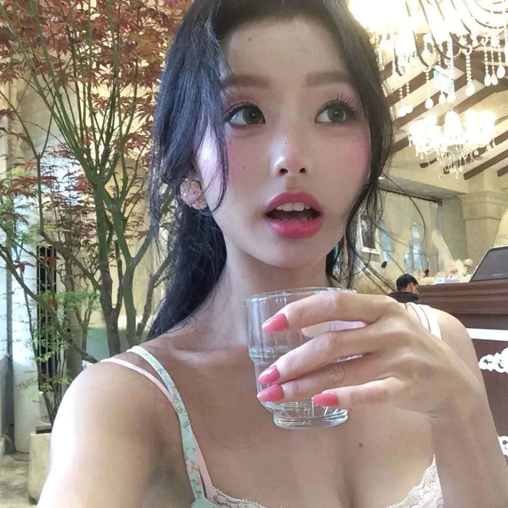 叫我别闹了的人  嗯？ 我还没开始呢