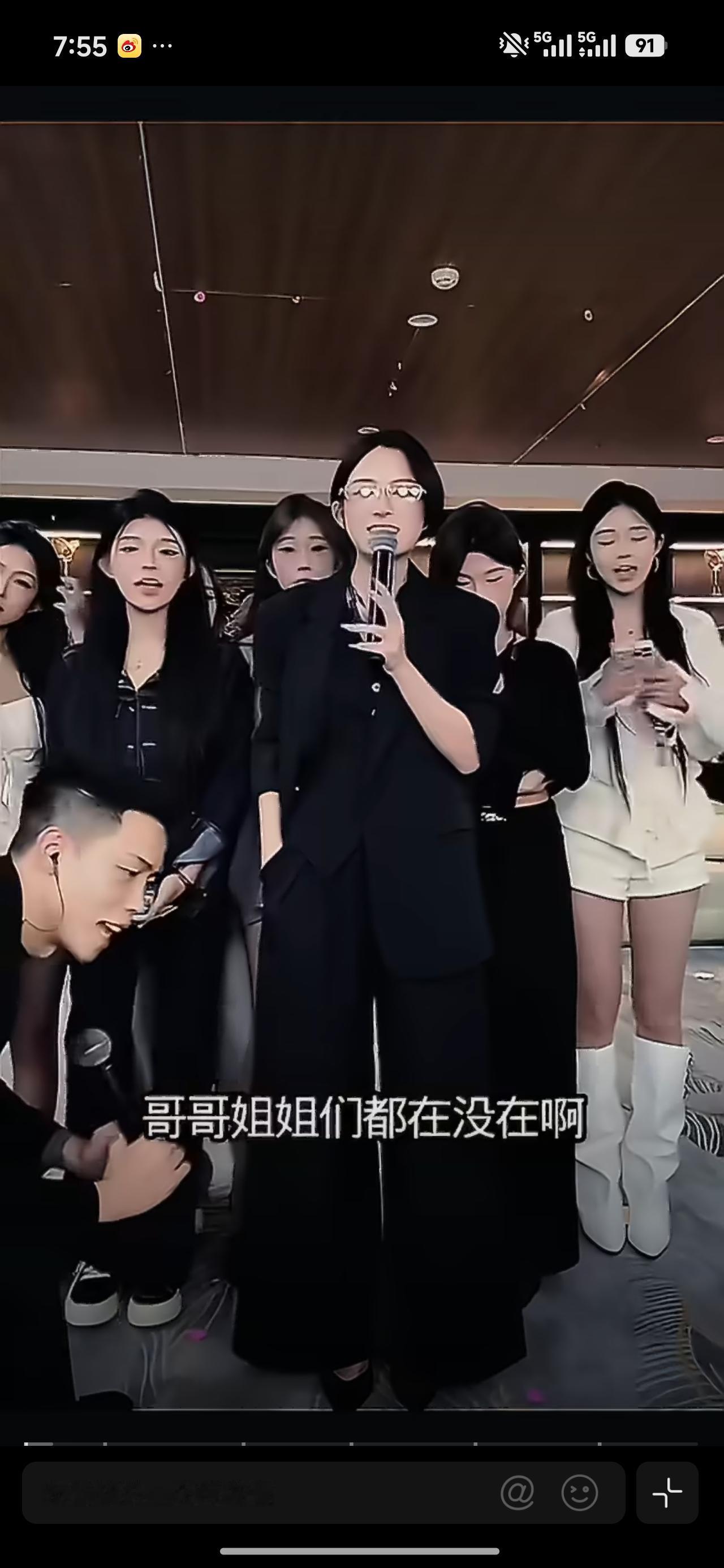 鑫鑫自述难处，徒弟哭着不愿离开，网友却劝她放手
 

 
鑫鑫发文讲述自己转型做