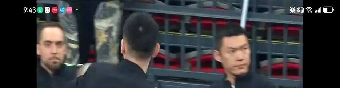 你举报黑哨，结果被禁赛的是你。
CBA这记耳光，抽醒了所有人。
第三方白纸黑字写