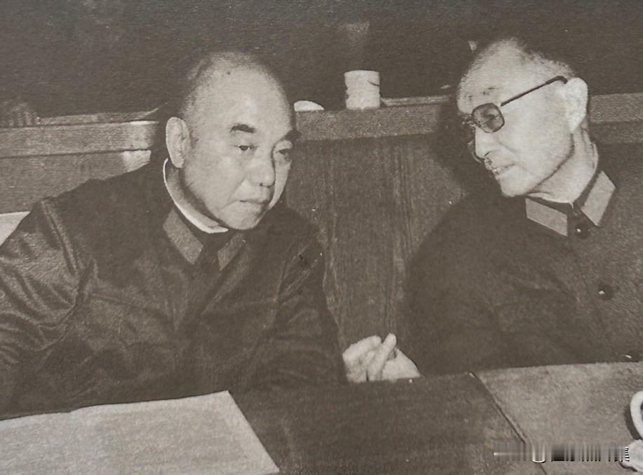 1983年2月，全军第十二次院校会议在北京隆重召开，时任国防部长张爱萍与国防部副