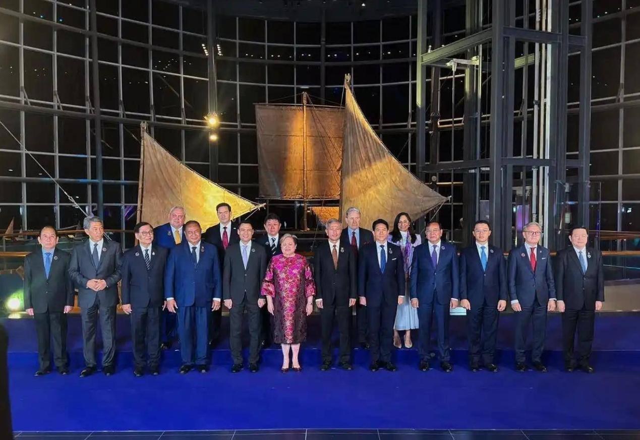 国际社会上，你从一件小事，就能看出一个国家的实际地位是如何的。

菲律宾办了一场