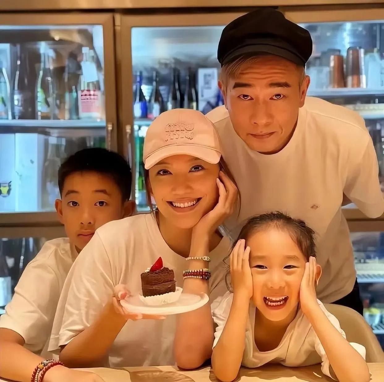 陈小春基因真强大，女儿长得像他，儿子也跟他复制粘贴。都说妈妈的前任要是很多的话，
