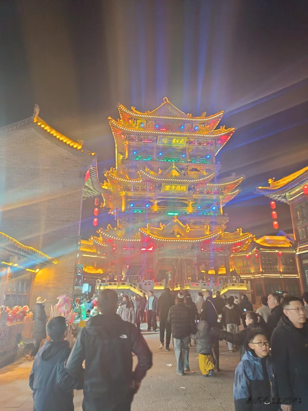 山西这几年太火了，尤其节假日，在很多地方，每天都能看到全国各地的车牌，像广东的，