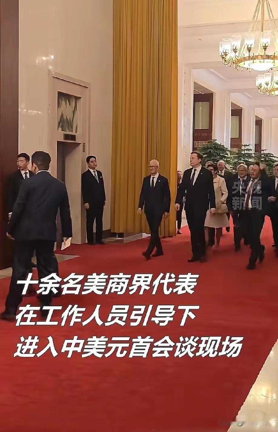 库克开心核心速记3条
 
1. 谈表态：全程笑容满面，直言“现场太棒”，是美企高