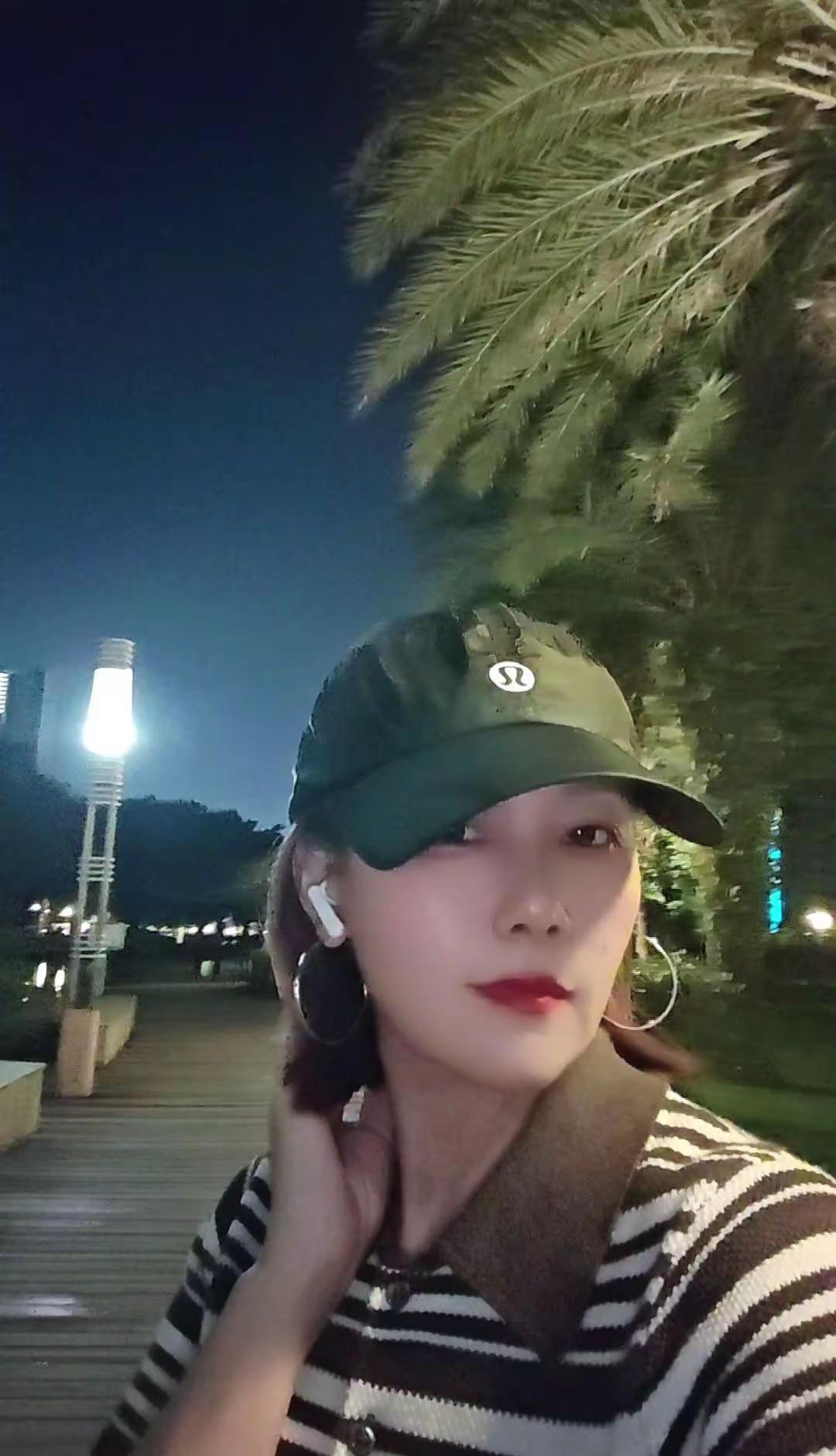 来吧，跑吧，体重秤上那个喜欢的数字就是最好的自己深圳梅姐穿搭分享
