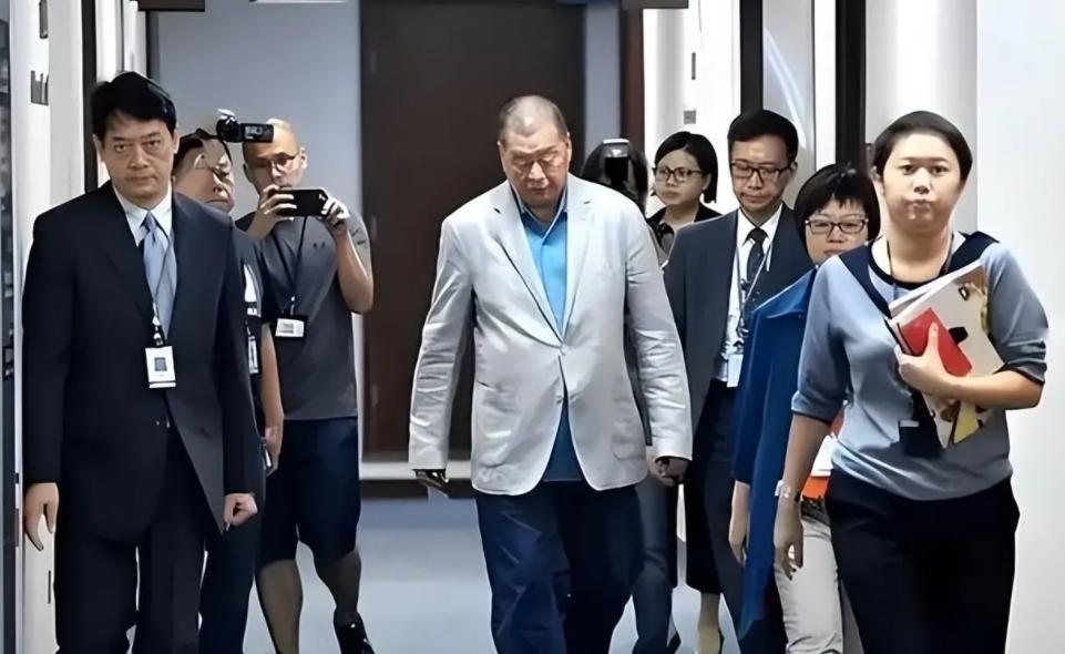 “乱港分子”黎智英之子黎崇恩出来摇旗呐喊了！9月9日，黎崇恩声称我很痛心这样说，