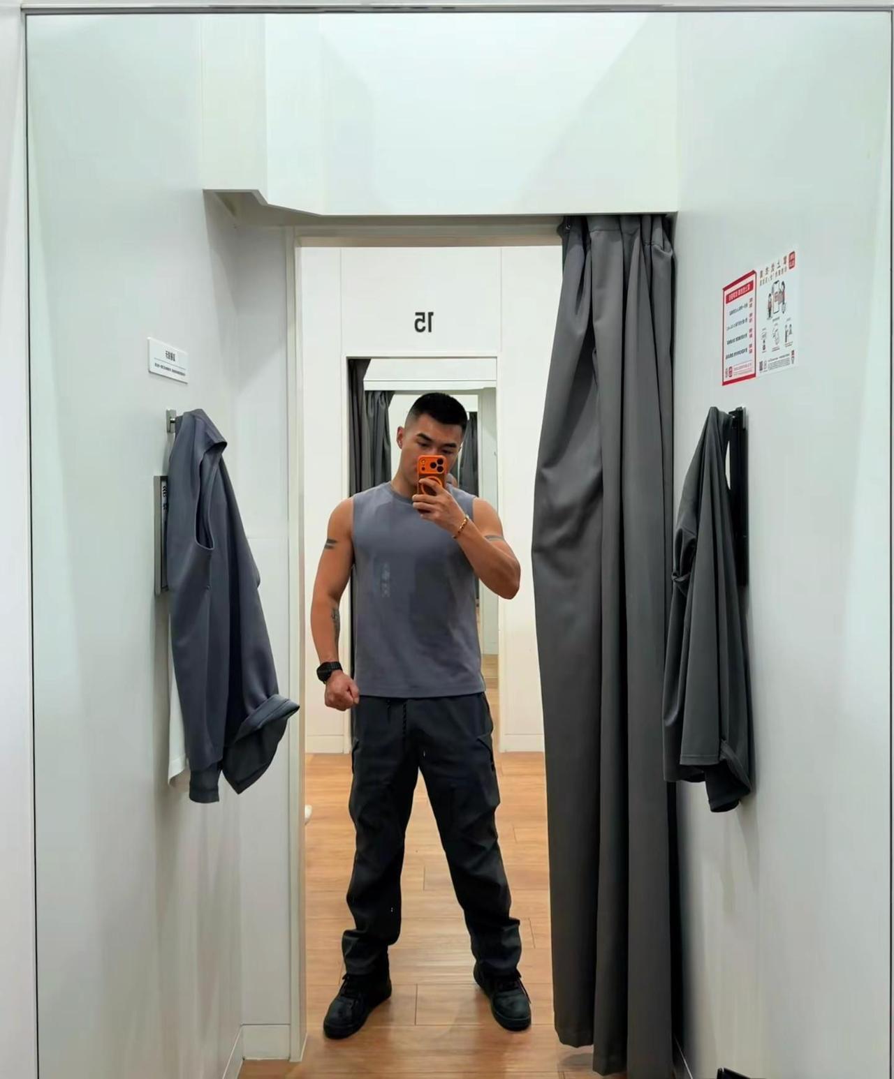 深得我心的两件衣服😃 “双子塔”来都来那就合个影吧