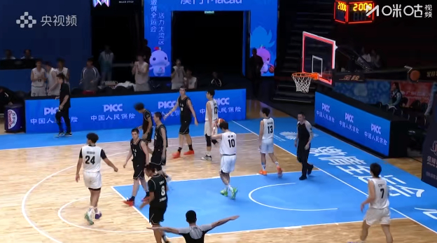 U18上海vs北京打的这么焦灼么？三节结束，上海63-61领先2分进入第四节。。