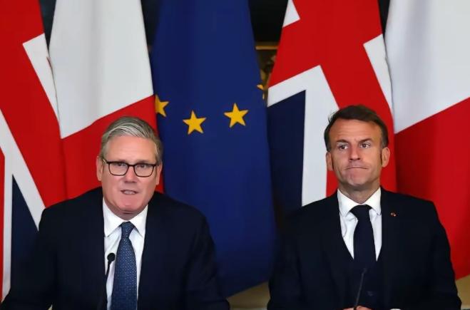 英国、法国也动手了！美国袭击委内瑞拉抓捕马杜罗后，英国首相斯塔默亲自辟谣英军没有