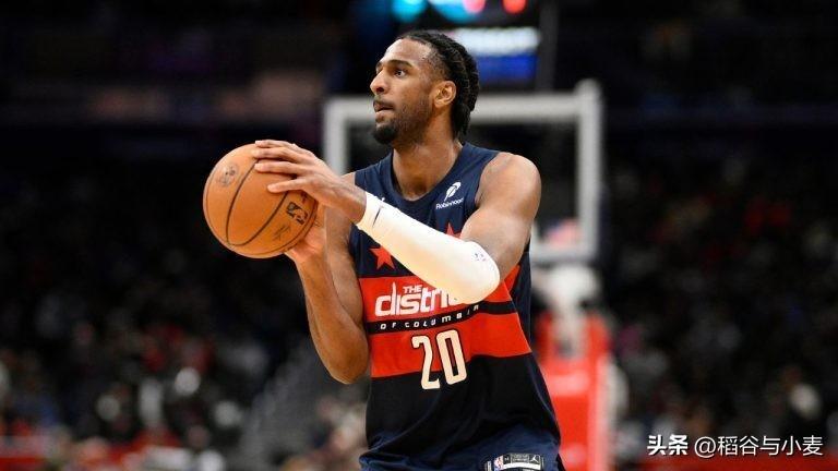 目前的华盛顿奇才正在权衡着下周的NBA选秀大会到底应该用状元签选择哪一名球员作为