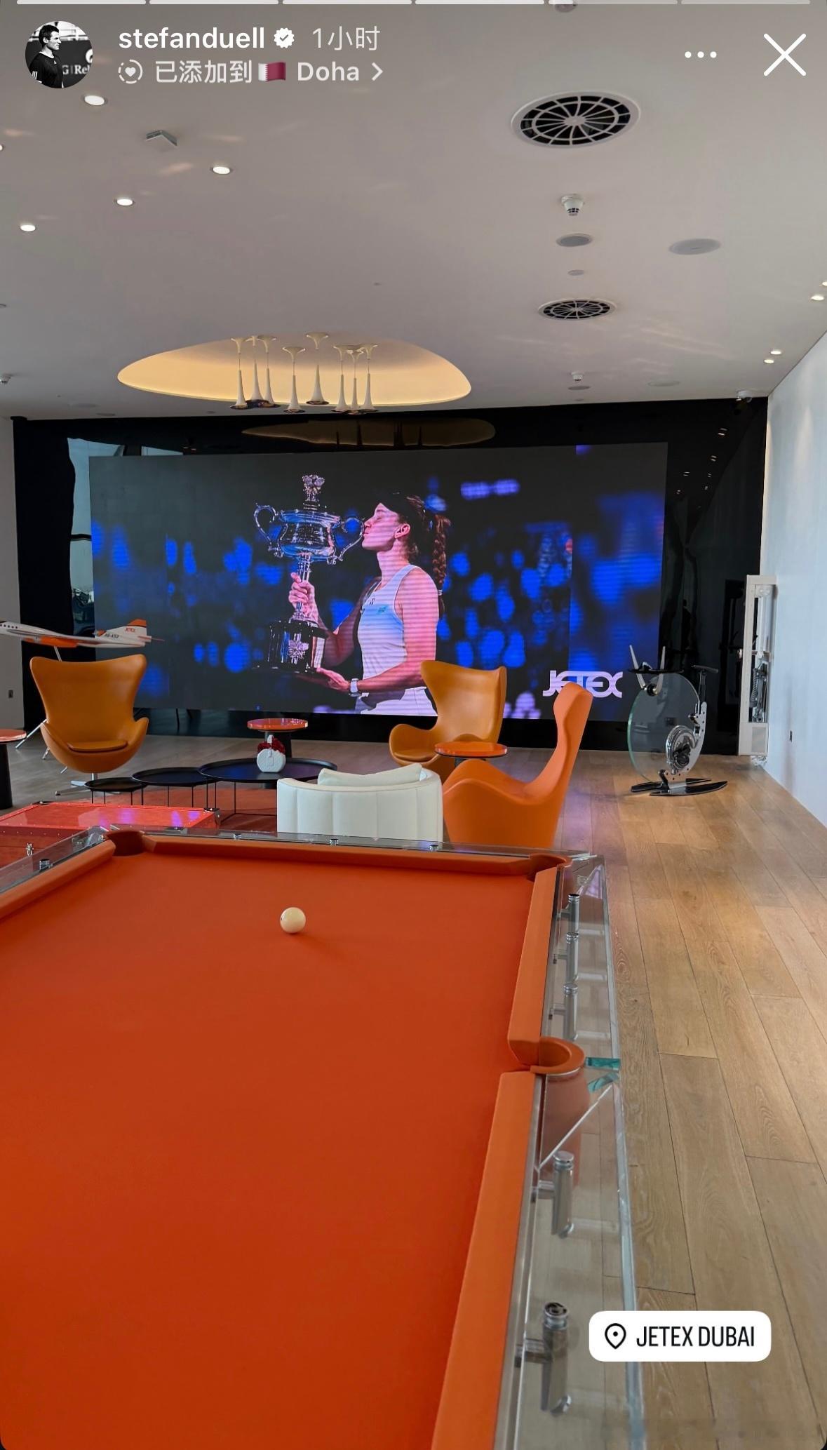 莱巴金娜！1小时前团队一起抵达多哈🇶🇦Team Rybakina一起从迪拜坐