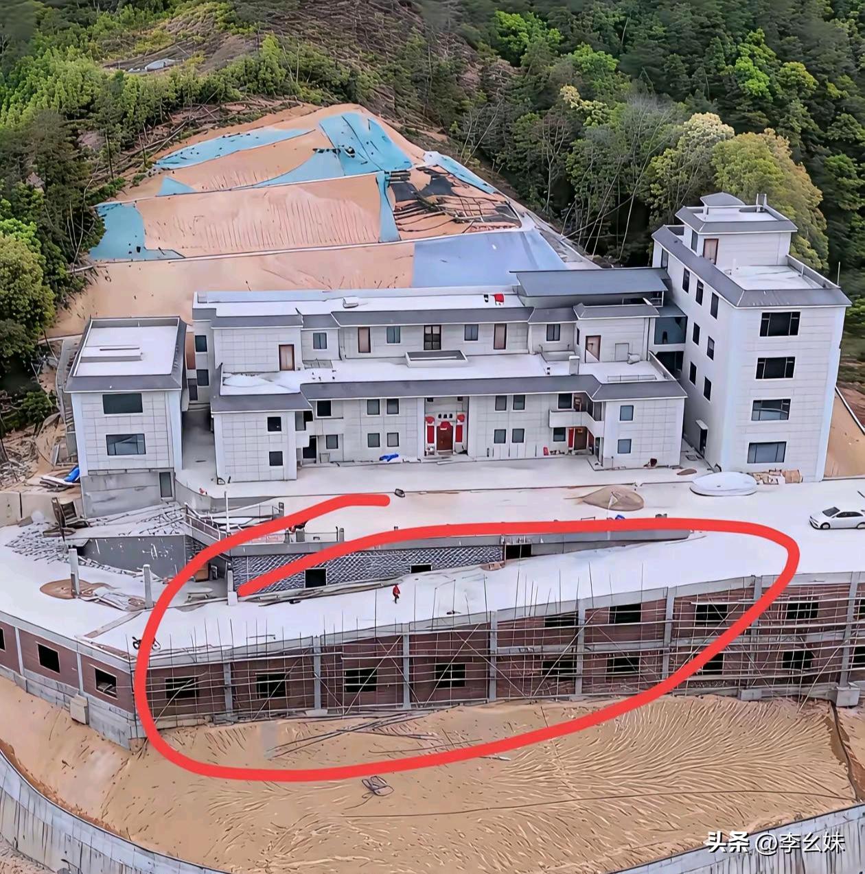 有没有建筑方面的知道这栋房子底下的这一层是用来干什么的吗？