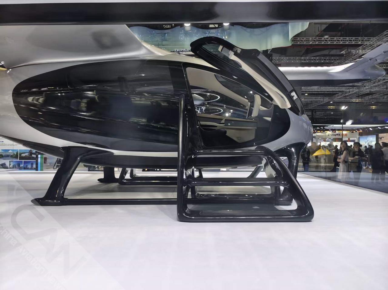 2026国际低空经济博览会上，峰飞航空展出2吨级6座载人eVTOL V2000E