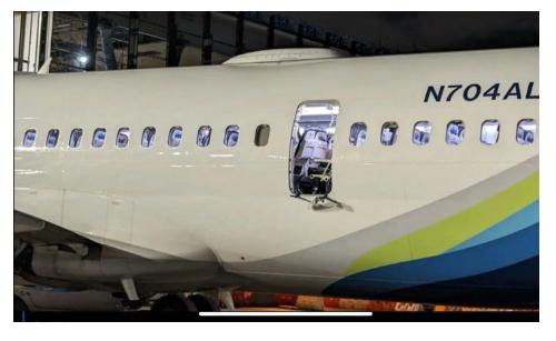 一个在万米高空救下180条人命的机长，17个月后竟被自己赖以为生的公司“倒打一耙