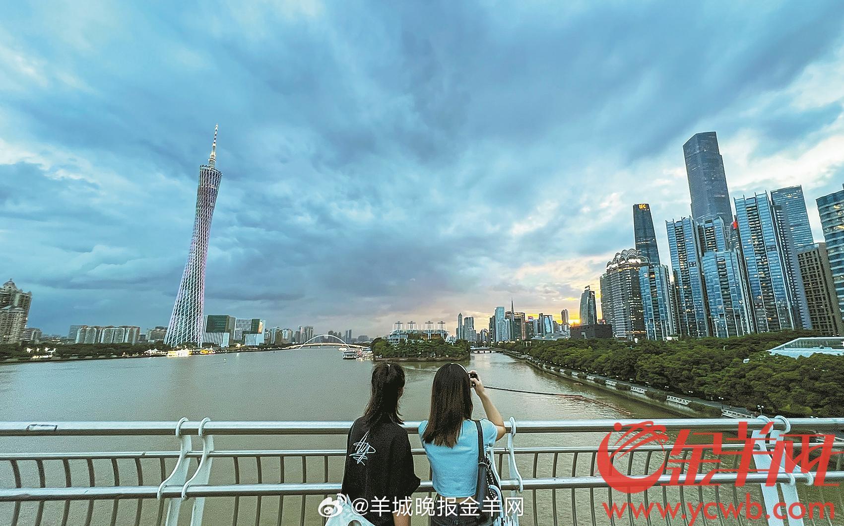 #晚安# 好好吃饭睡觉，任何时候都要认真照顾自己。 ​​​