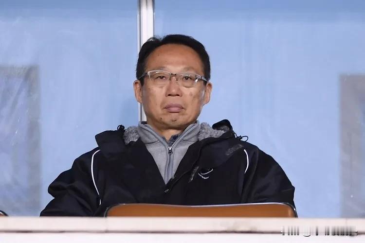 不服不行！冈田武史给浙江队教练讲课：笑着享受足球，不要畏惧对手和失误！

这或许