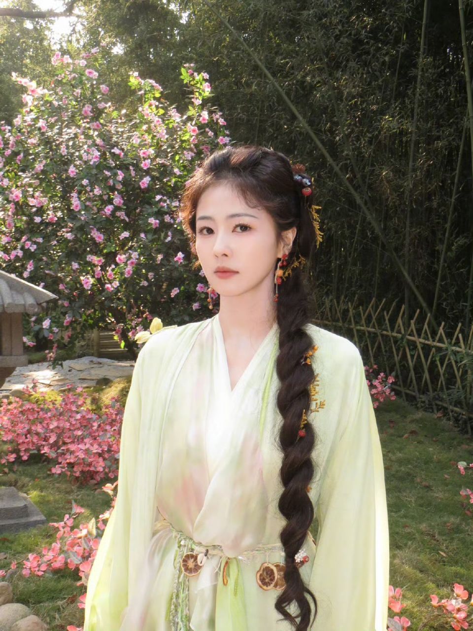 白鹿阿妩今晚是一只柠檬精   白鹿柠檬精look 白鹿柠檬精look，真的好漂亮