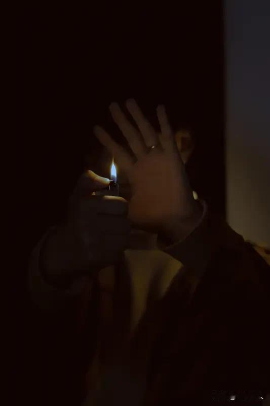 “萝莉岛”事件简直是美国社会的一颗重磅炸弹。这一事件暴露了美国上层社会的荒淫无度